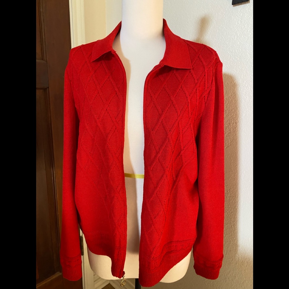 🌺St John Sport red zip up sweater